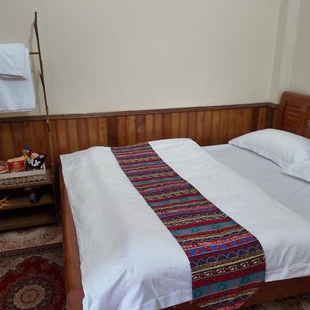 Lien Huong 145A Hotel Ha Giang Exteriör bild